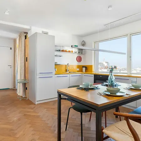 Апартаменты Colorful & Designer In The Centre Of By Renters