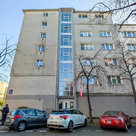 Colorful & Designer In The Centre Of By Renters *