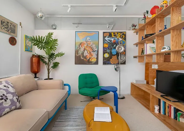 Colorful & Designer In The Centre Of By Renters * גדינייה