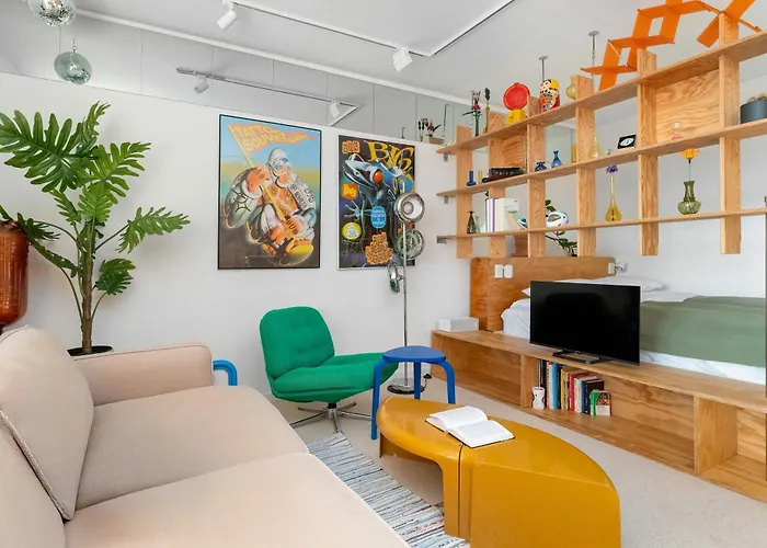 Colorful & Designer In The Centre Of By Renters * גדינייה