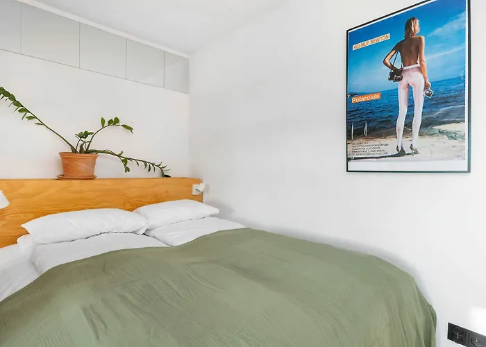 Colorful & Designer In The Centre Of By Renters * גדינייה