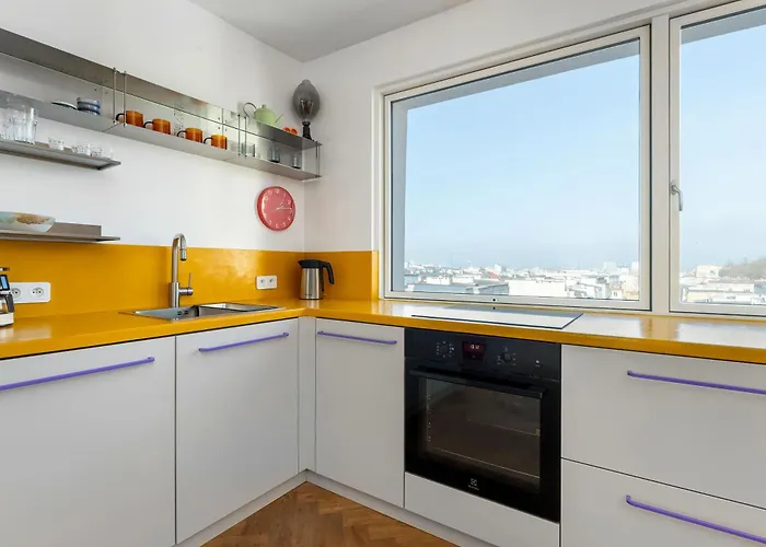 Colorful & Designer In The Centre Of By Renters