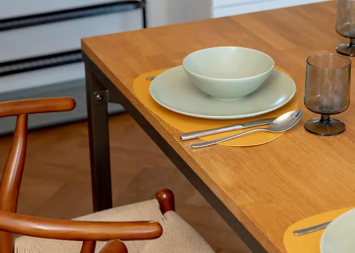 Colorful & Designer In The Centre Of By Renters