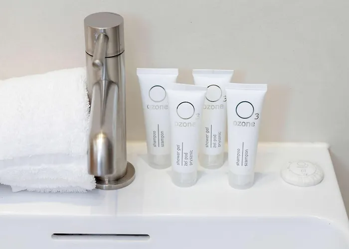 Colorful & Designer In The Centre Of By Renters דירה *