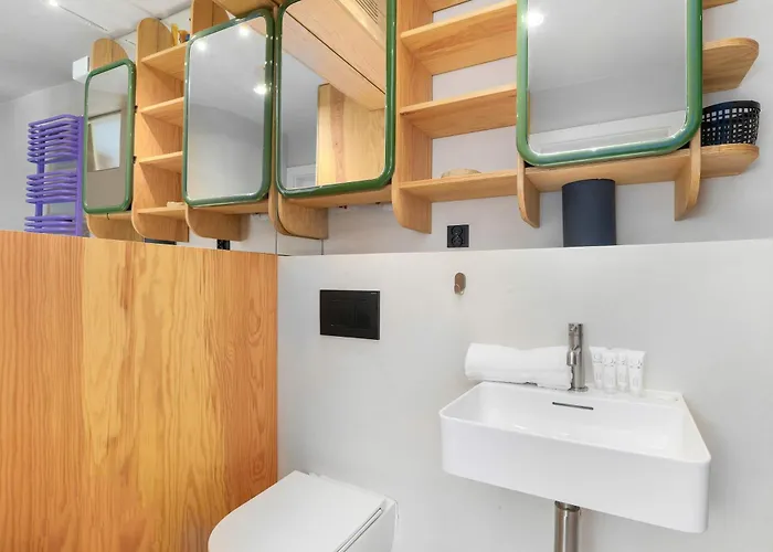 Colorful & Designer In The Centre Of By Renters דירה גדינייה