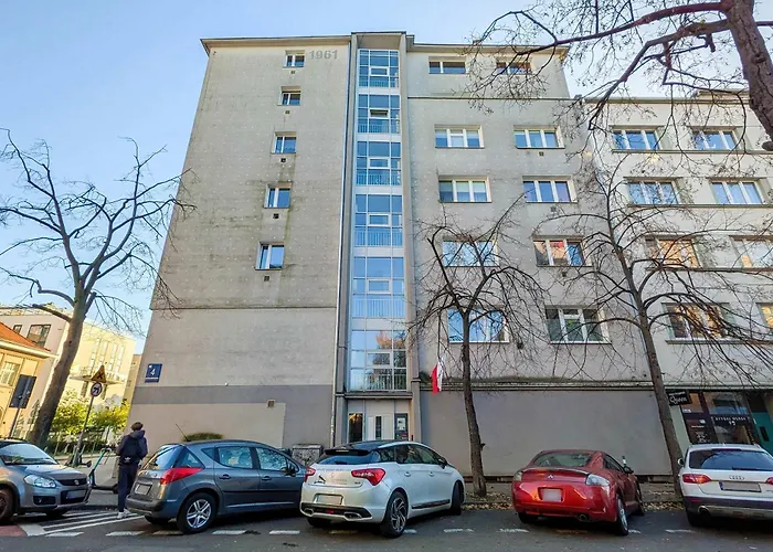 Colorful & Designer In The Centre Of By Renters *